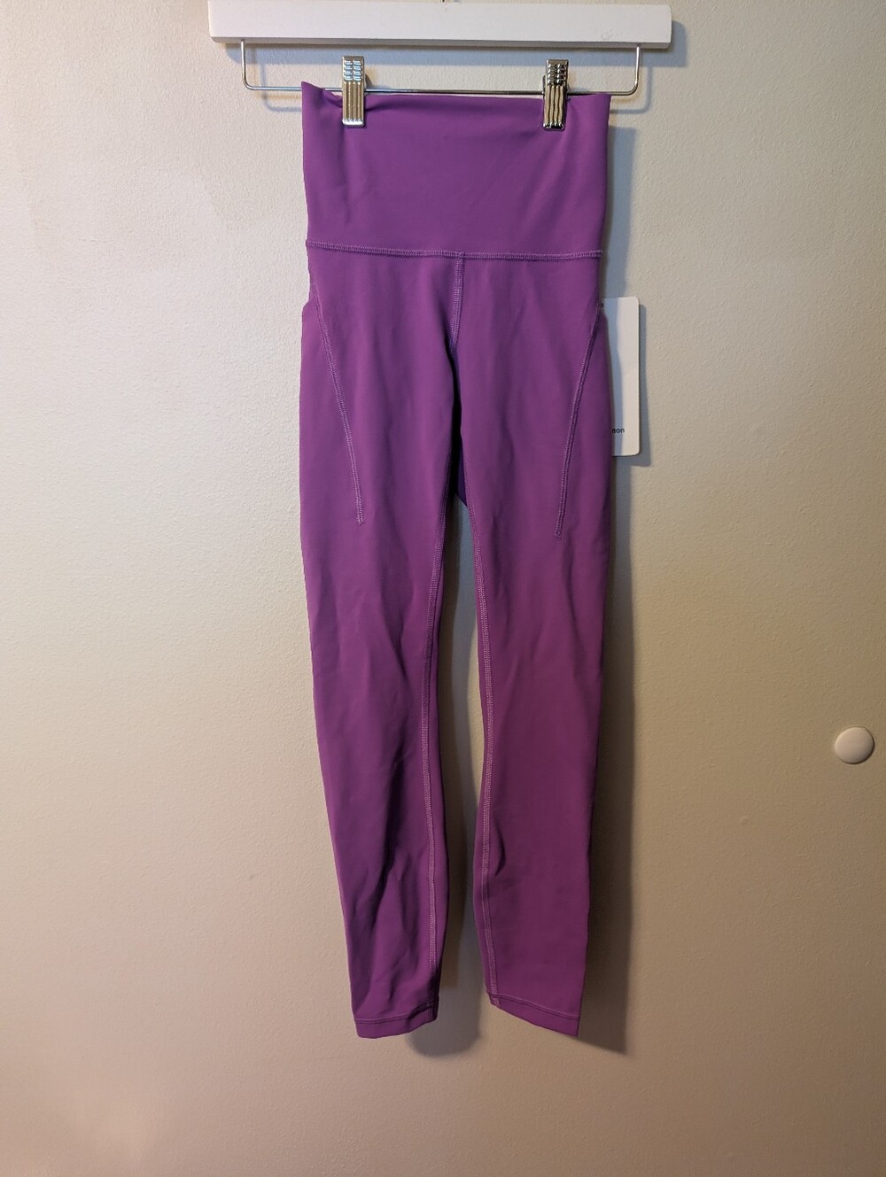 Lululemon Purple Wonder Train HR Tight 25in Pockets    NEW Size 2
